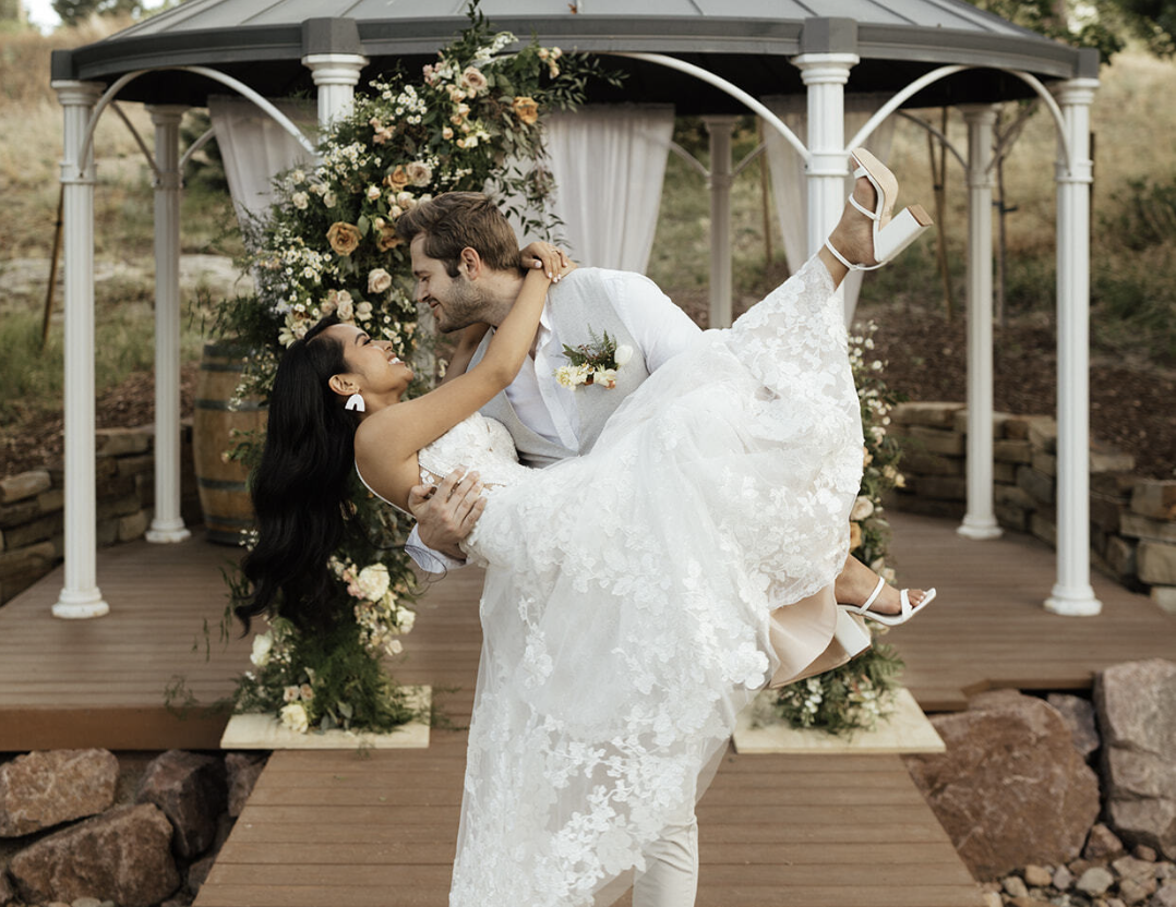 Romantic Classic Bohemian Styled Shoot at Creekside. Desktop Image