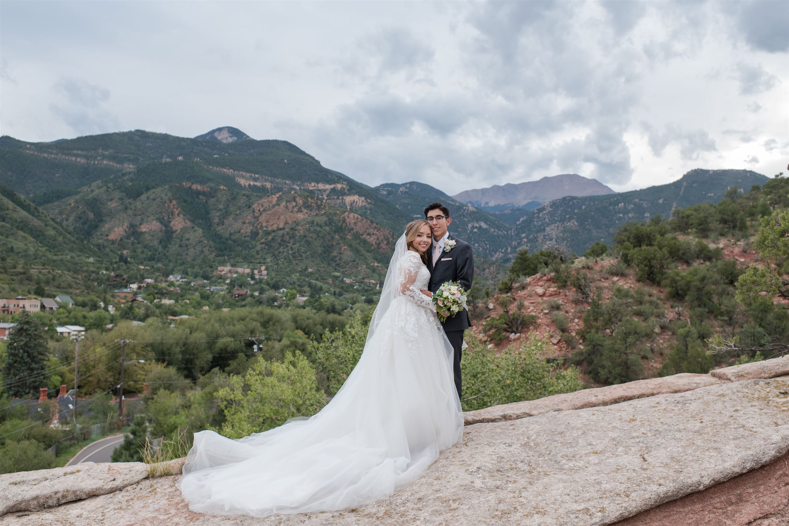 Taryn & Adam. Desktop Image